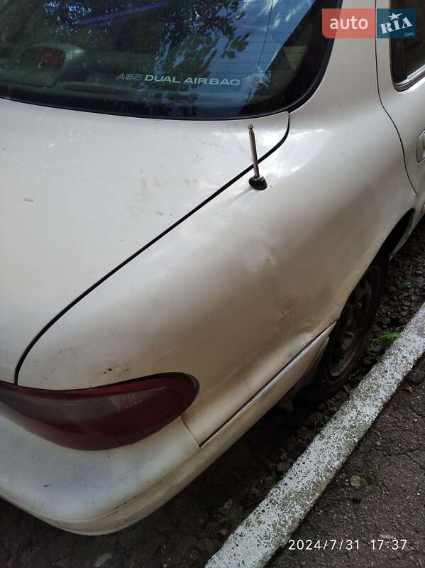 Седан Kia Clarus 1998 в Ровно