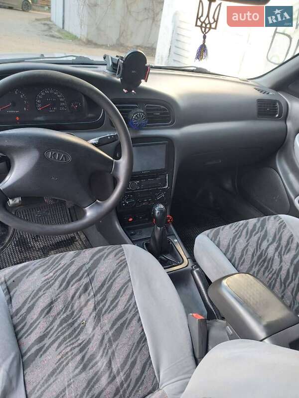 Седан Kia Clarus 1998 в Дніпрі