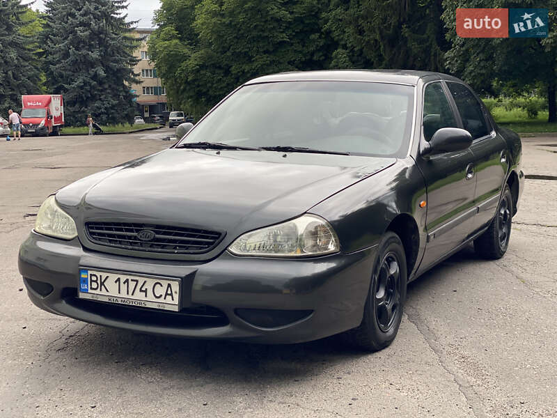 Седан Kia Clarus 1998 в Ровно