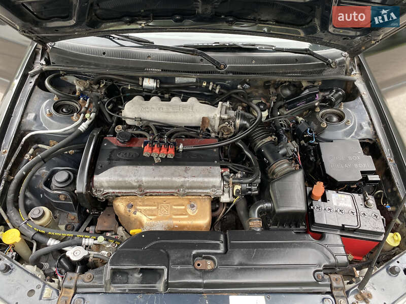 Седан Kia Clarus 1998 в Ровно