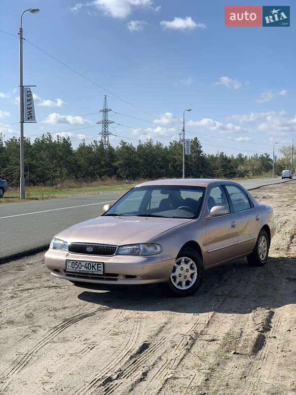 Седан Kia Clarus 1997 в Киеве