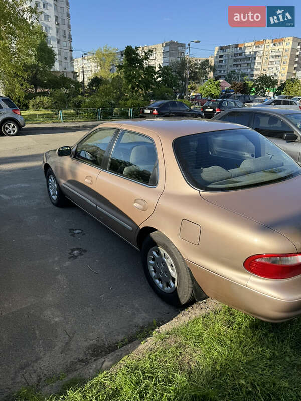 Седан Kia Clarus 1997 в Киеве