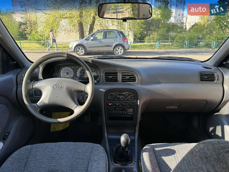Седан Kia Clarus 1997 в Киеве