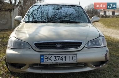 Седан Kia Clarus 2000 в Новой Ушице