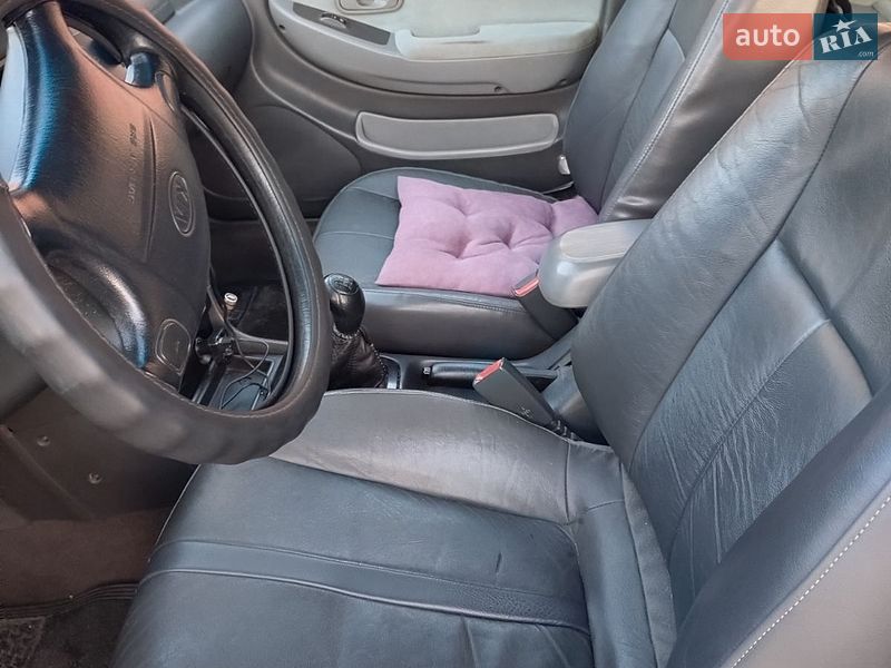 Седан Kia Clarus 1998 в Нетішині