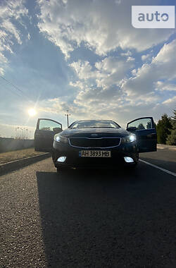 Седан Kia Forte 2016 в Маріуполі