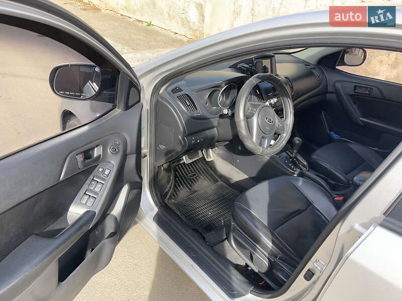 Седан Kia Forte 2010 в Черновцах