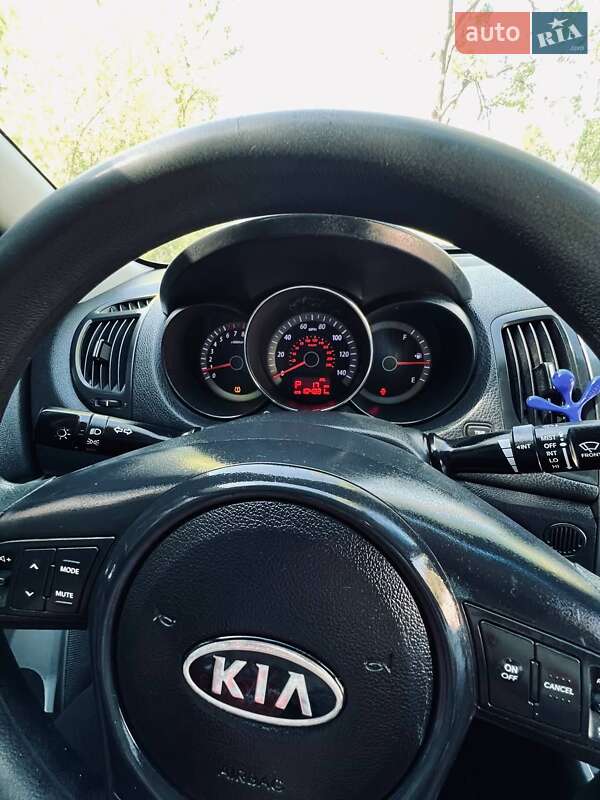 Седан Kia Forte 2012 в Новомосковске