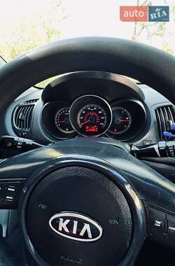 Седан Kia Forte 2012 в 