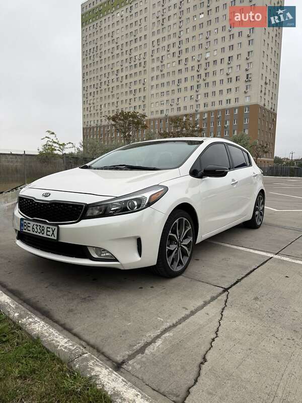 Хэтчбек Kia Forte 2017 в 