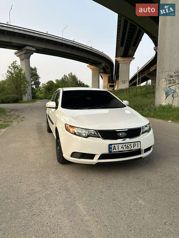Седан Kia Forte 2010 в 