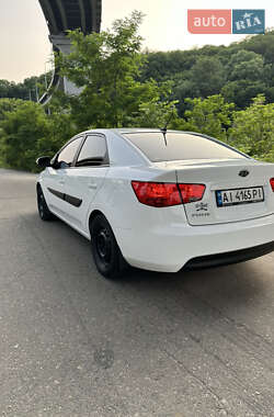 Седан Kia Forte 2010 в 