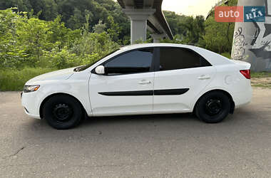 Седан Kia Forte 2010 в 