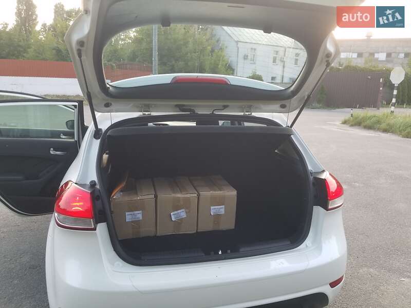 Хэтчбек Kia Forte 2016 в Киеве