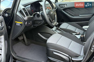 Хэтчбек Kia Forte 2016 в 