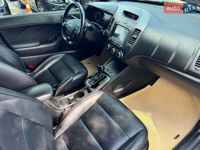 Хэтчбек Kia Forte 2017 в Умани