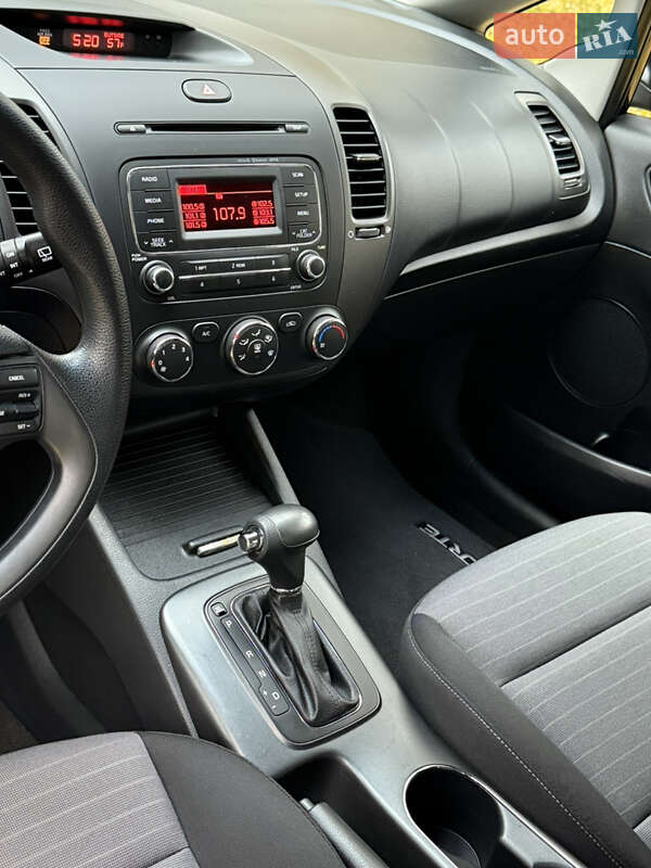 Хэтчбек Kia Forte 2016 в Киеве