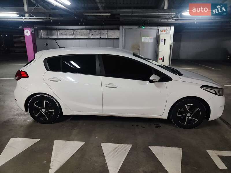 Хэтчбек Kia Forte 2016 в Киеве
