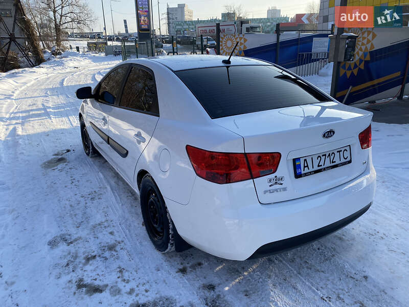 Седан Kia Forte 2010 в Киеве