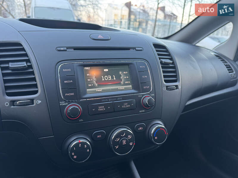 Хэтчбек Kia Forte 2015 в Киеве