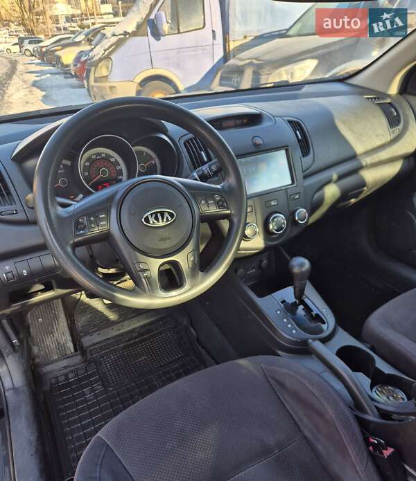 Купе Kia Forte 2010 в Киеве