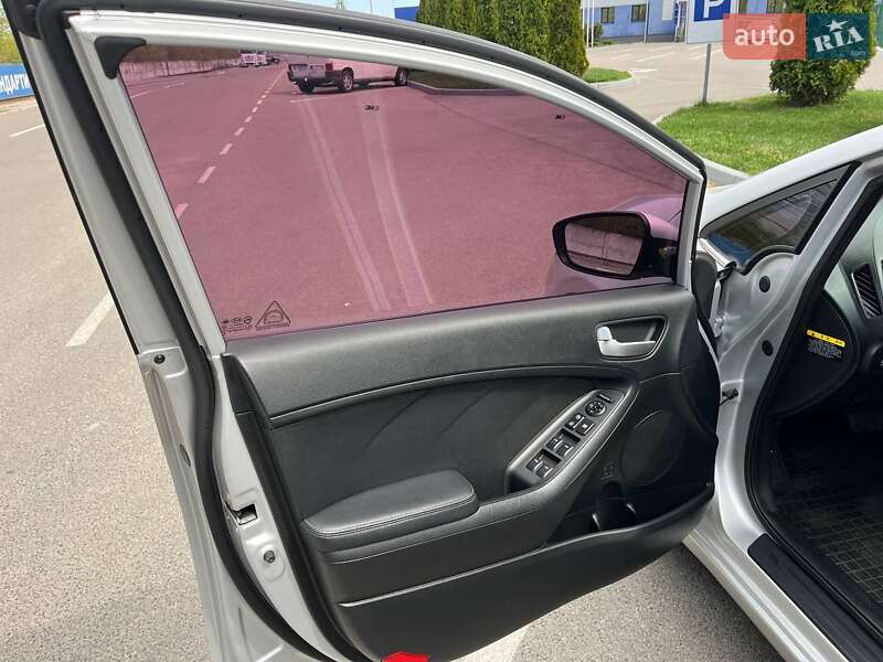 Седан Kia K3 2015 в Киеве