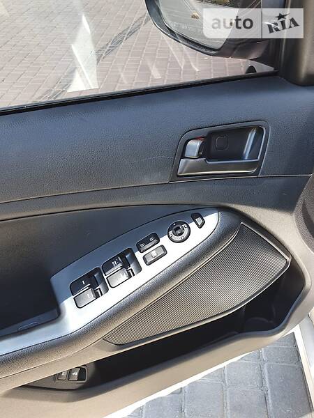 Седан Kia K5 2013 в Одесі