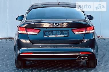 Седан Kia K5 2016 в 