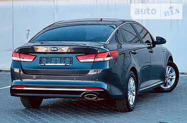 Седан Kia K5 2016 в 