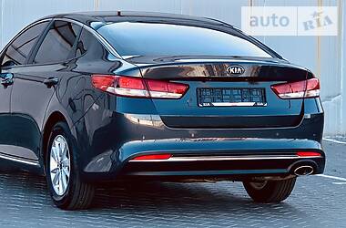 Седан Kia K5 2016 в 