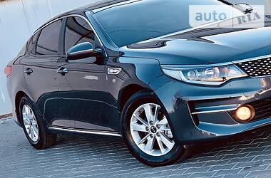 Седан Kia K5 2016 в 