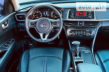 Седан Kia K5 2016 в 