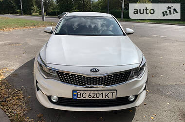 Седан Kia K5 2016 в Львове