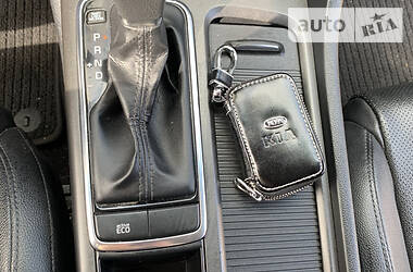 Седан Kia K5 2016 в 