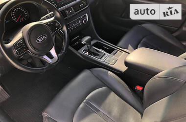 Седан Kia K5 2016 в 