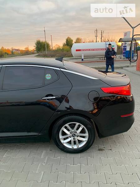 Седан Kia K5 2014 в Барышевке