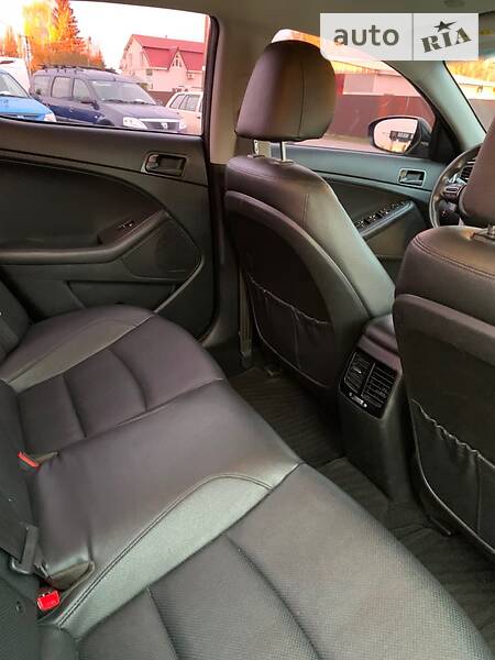 Седан Kia K5 2014 в Барышевке