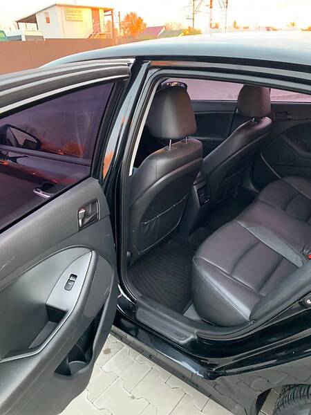 Седан Kia K5 2014 в Барышевке