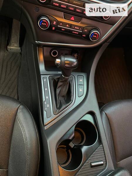 Седан Kia K5 2014 в Барышевке
