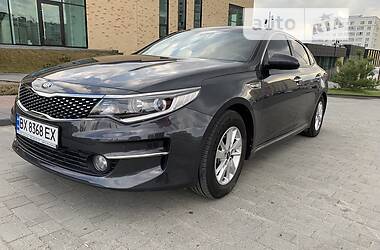 Седан Kia K5 2017 в 