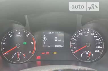 Седан Kia K5 2015 в 