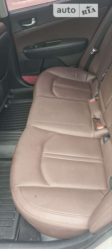 Седан Kia K5 2015 в Ізмаїлі