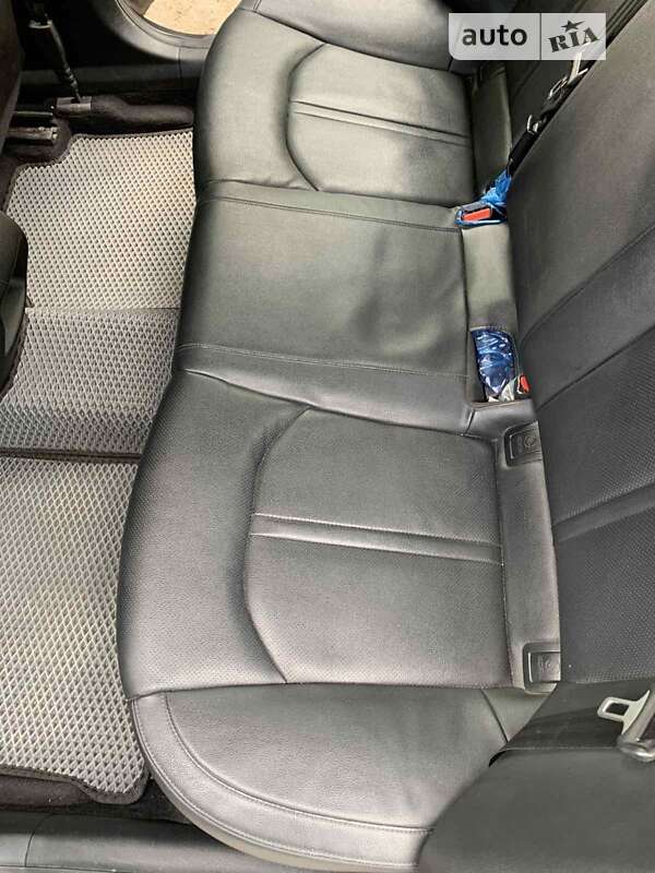 Седан Kia K5 2016 в Ровно