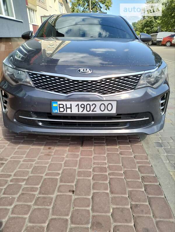 Седан Kia K5 2016 в Ровно