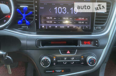 Седан Kia K5 2013 в 