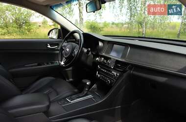 Седан Kia K5 2016 в 