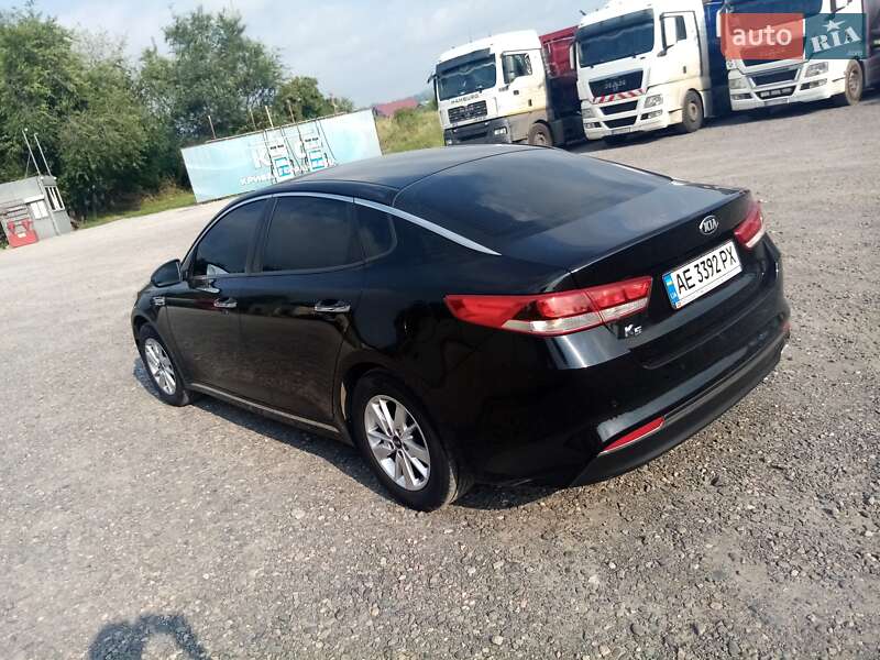 Седан Kia K5 2016 в Кривом Роге