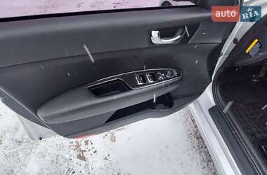 Седан Kia K5 2015 в 