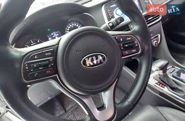 Седан Kia K5 2015 в Барышевке