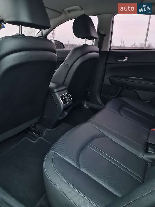 Седан Kia K5 2018 в Харькове